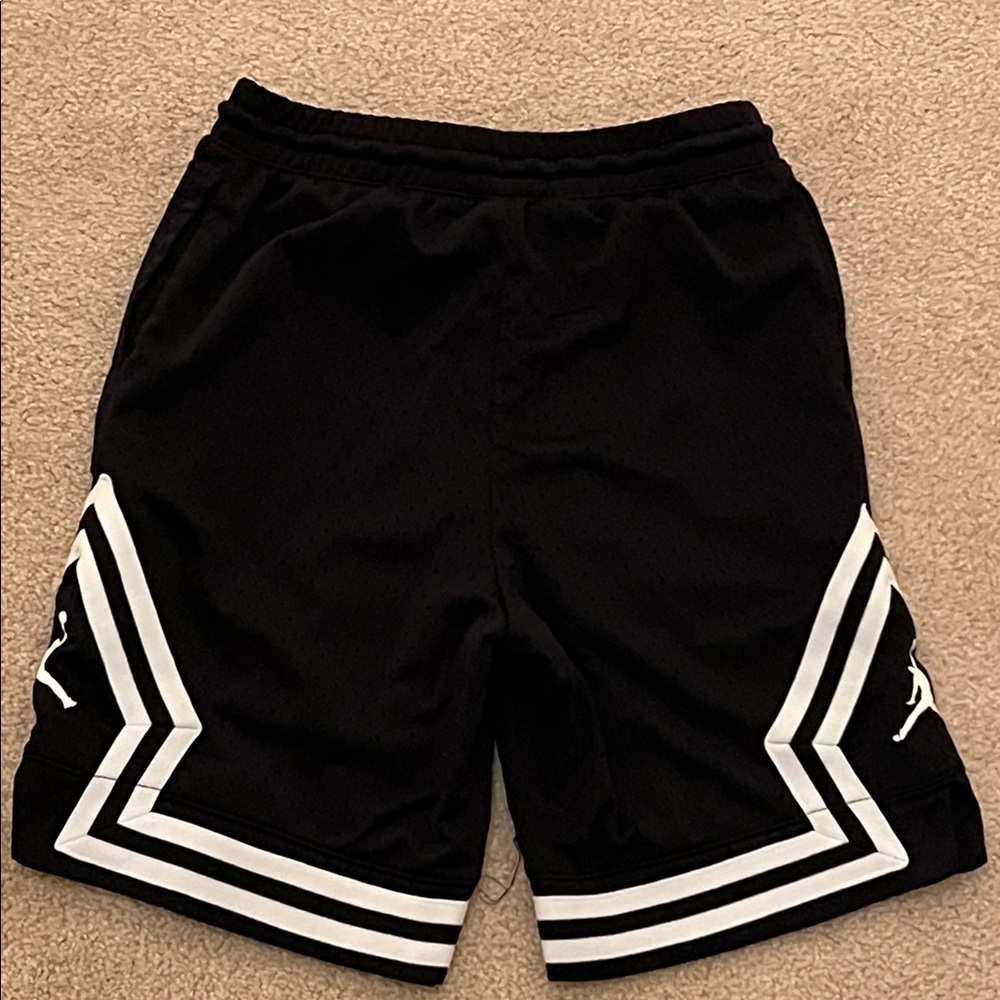 Jordan Boy’s Size Large Black and White Athletic Shorts - Picture 4 of 4
